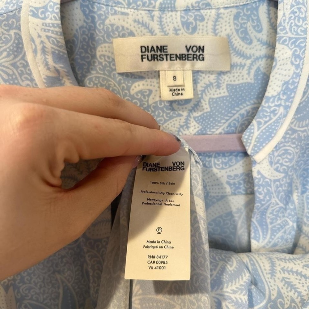 Diane von Furstenberg silk sky blue flowy floral blouse with button up 8 M/L - Picture 2 of 7